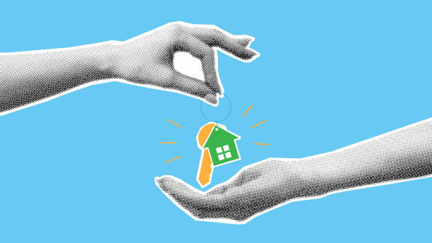 Corretora de imóveis sorrindo